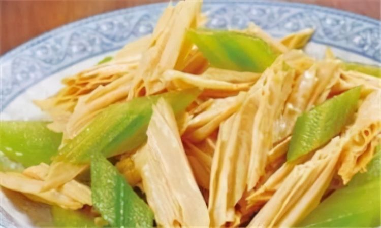 皮肤|女性不想成为黄脸婆，要坚持吃3种蔬菜，保护视力，滋润皮肤