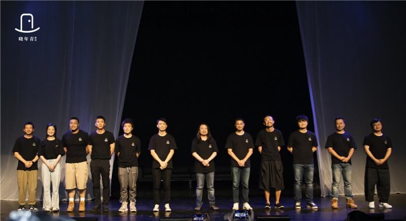 王子川|“嬉皮笑脸搞戏剧” 《无名之辈》导演饶晓志战略思维打造晓年青剧团