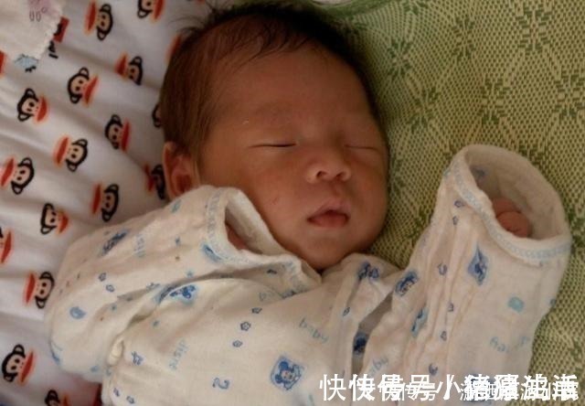 发育|孕妈夜里4种行为,往往是胎儿发育不良的诱因,准妈妈需要改善下