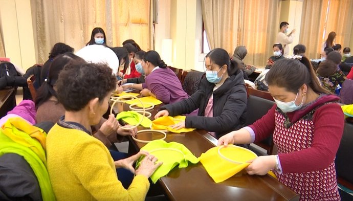  额济纳|巾帼织锦绣，额济纳妇女把“指尖技艺”转化为“指尖经济”