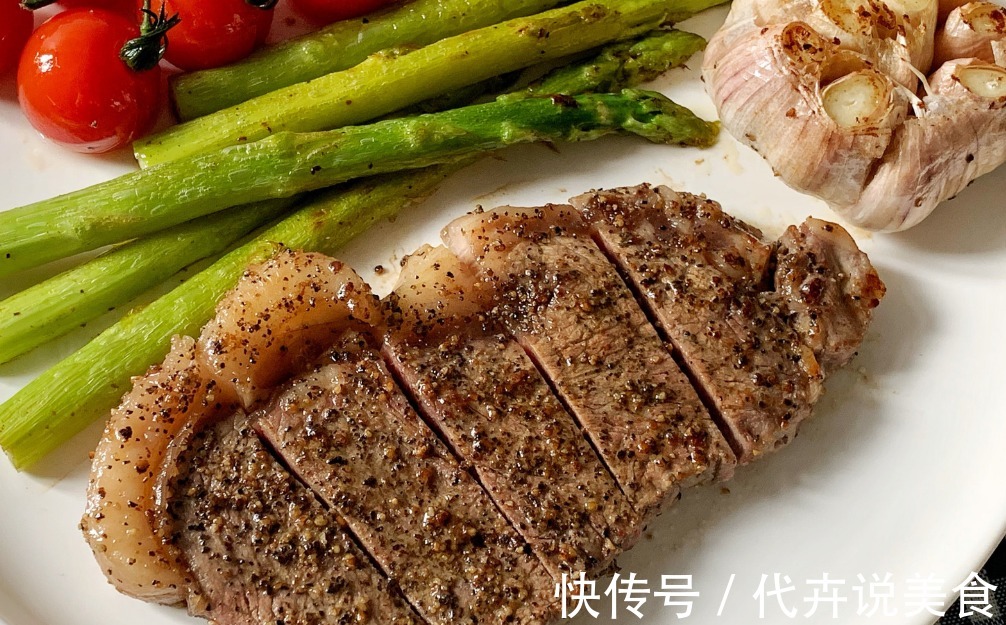 煎牛排时，万万不可直接下锅就煎，多加这一步，牛排鲜嫩更好吃