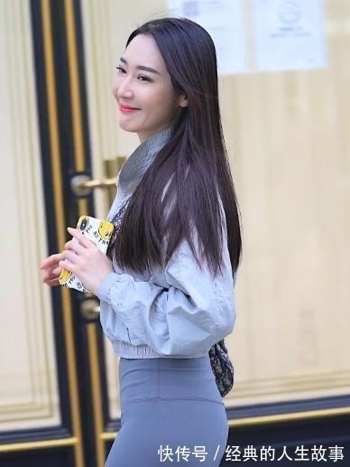 紧身 宽松夹克配紧身运动裤,时尚的运动,尽显青春气息!