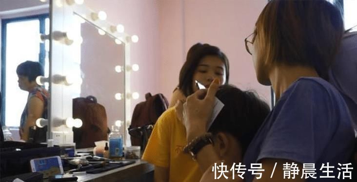 垃圾食品|韩国童模6岁开始化妆,12岁骨骼停止发育,妈妈的无知毁了孩子