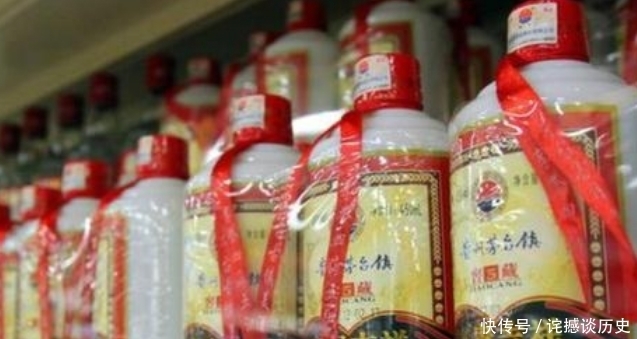 酒瓶|“真酒假酒”都已经在酒瓶上标好了?网友:再也不怕买到假酒了