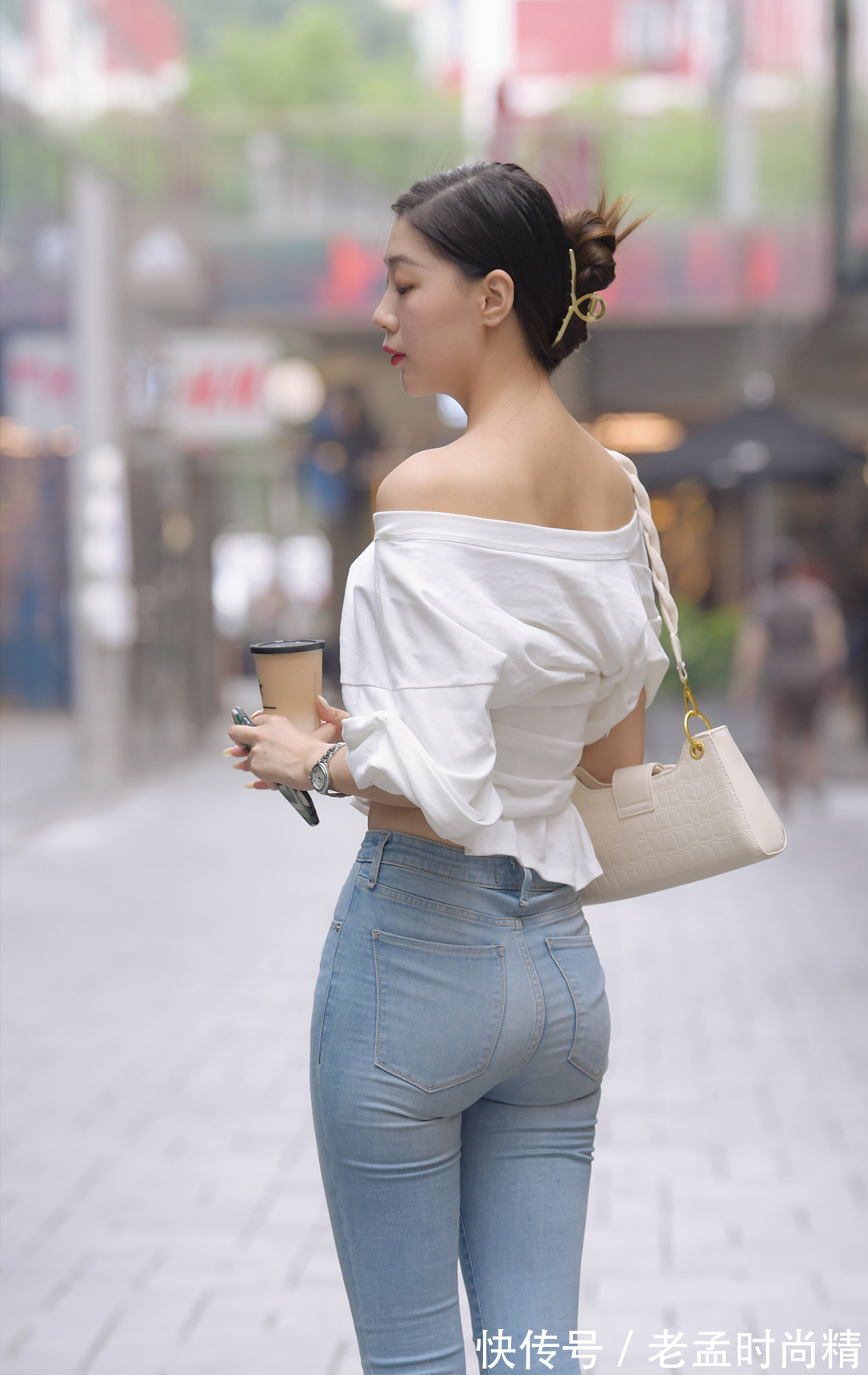 西部牛仔|简约紧身的牛仔裤,配上时髦的个性小衫,穿着简单大方又时尚休闲