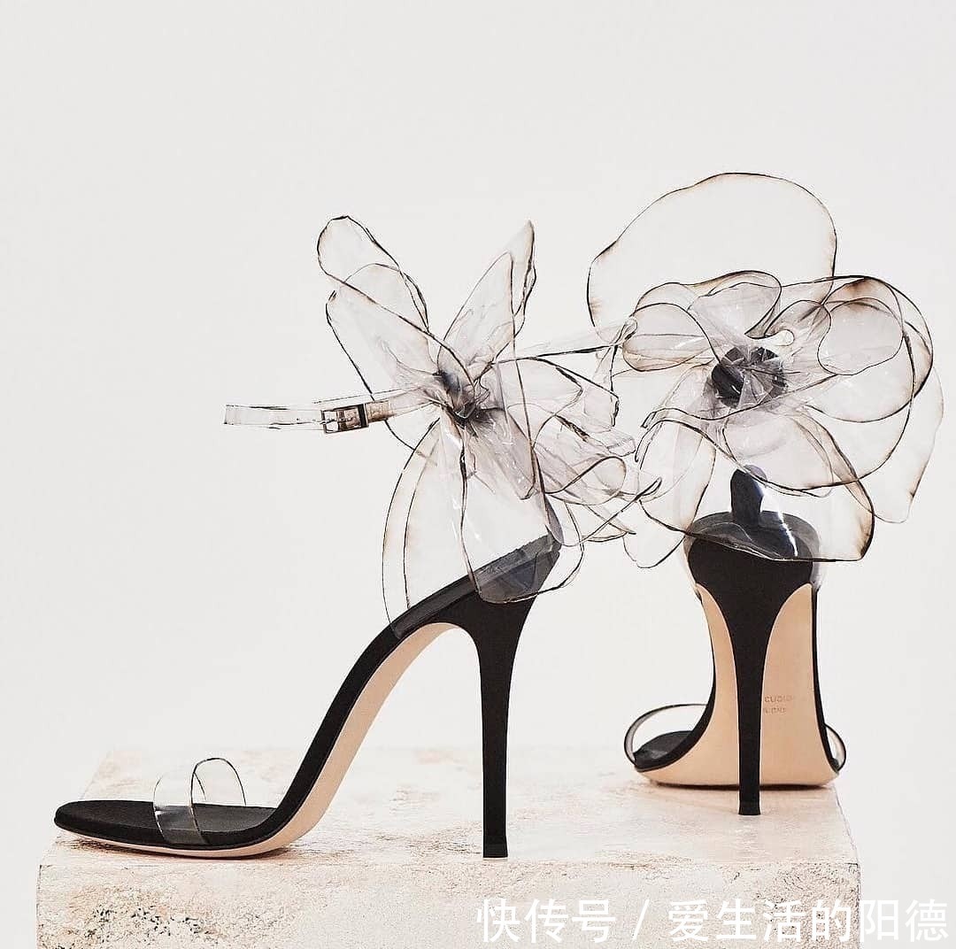 鞋跟 大菠萝的高跟鞋主打气质,萝卜丁的高跟鞋主打性感,哪个更胜一筹