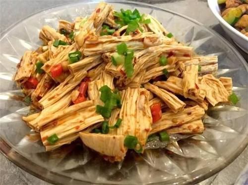 腐竹|女性不愿长满皱纹，可以多吃三种食物，补充营养，滋润肌肤！