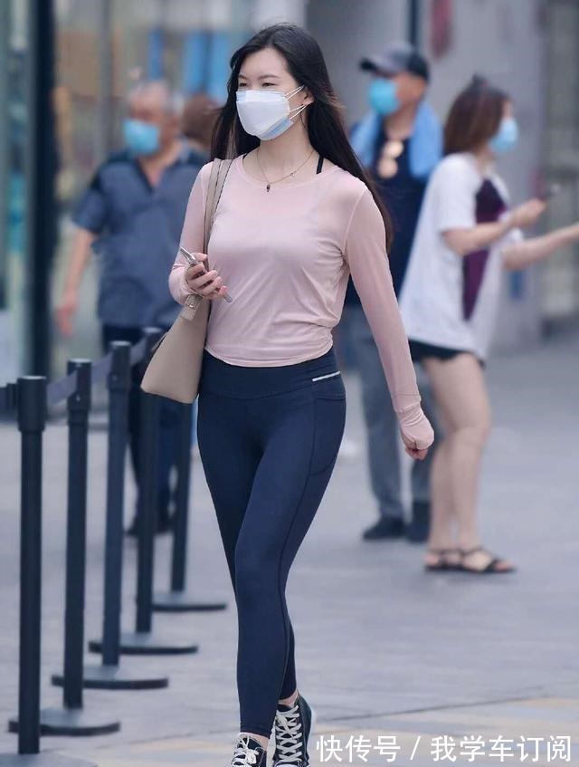穿搭 选择运动装的时尚女生，教科书式穿搭示范，舒适耐看又显身材！