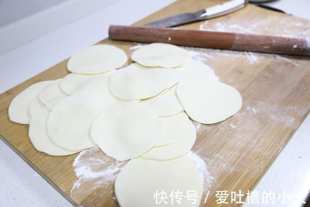 包子|皮薄馅大还流油的肉包子，连吃三个都不够，做法简单一定要学