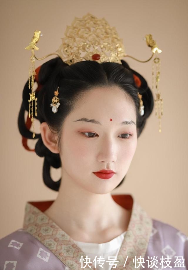 将眉毛化成小重山？美妆博主玩转古代眉，网友直呼：古装剧需要你