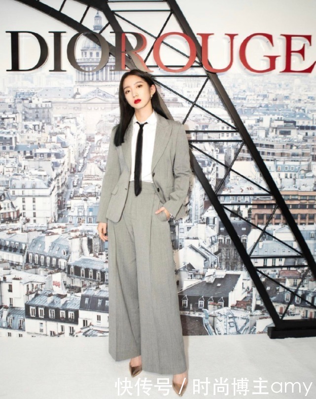 毒汁|孟美岐的腿是什么水平?把毒汁裤穿出褶皱感,这身材谁不羡慕