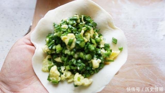 家常菜|家常菜:韭菜鸡蛋馅饼每一口都有鲜嫩劲儿