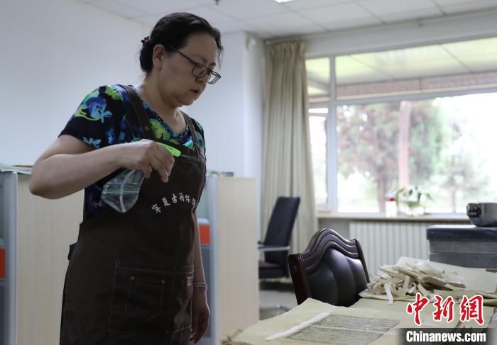 传承|传承！宁夏女“郎中”坚持40年为古籍“续命”