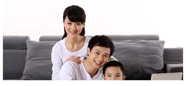 亮亮|幼儿园一男孩午休不睡觉,还“嗯哼”喊,老师掀开被子后无奈叹气