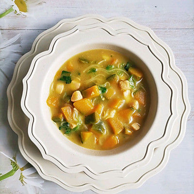 咖喱三文鱼南瓜浓汤面