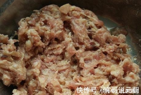猪肉馅|大厨老爸炸丸子的秘诀掌握3个技巧,丸子香酥不松散,一次成功