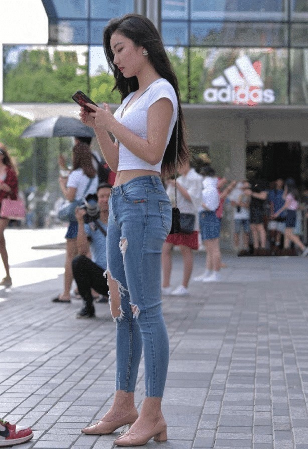 显腿|破洞牛仔裤,修身又百搭,非常显腿长呢