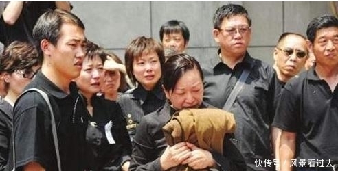 主持人 2008年,罗京最后一次出现在主播台上,妻子看着他直播泪流不止