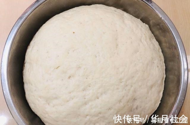 花卷这样做一点不费事,只需一根筷子轻松搞定好看形状,松软好吃