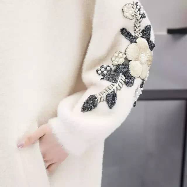 外套 女人再漂亮,出门别大衣配裙子,瞧今年主流貂绒外套,洋气忒保暖