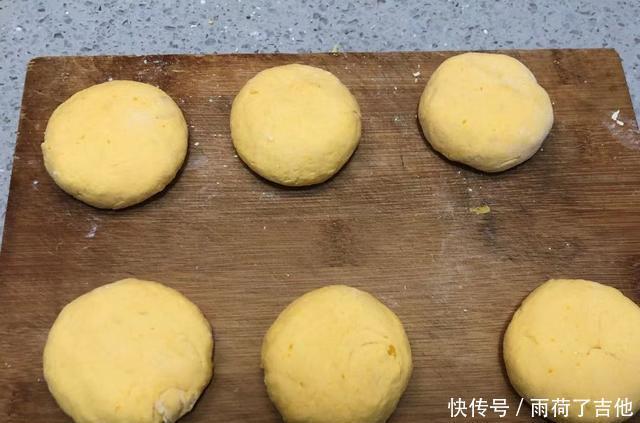 香甜|平底锅就能做的早餐饼,不加一滴水,软糯香甜,全家都爱吃,安排