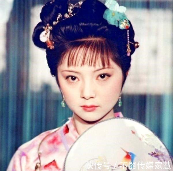 薛宝钗&红楼梦里的女人都很漂亮,曹雪芹把林黛玉排第三,谁排第一呢?