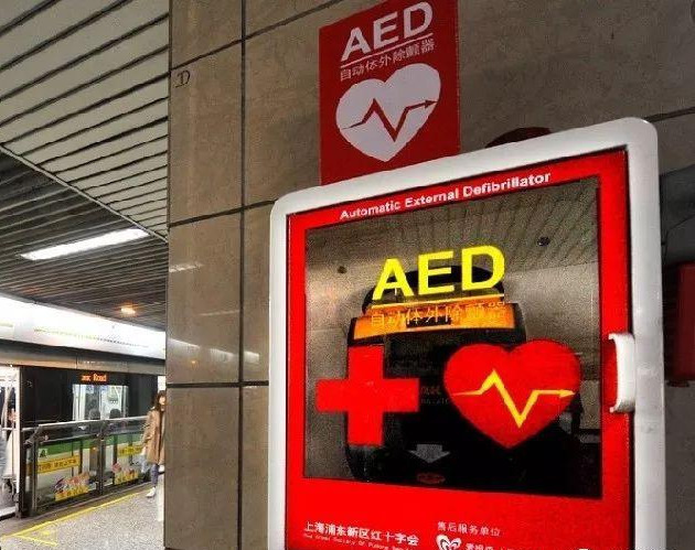 不治|心跳骤停要立即放血急救儿子看微信给68岁父亲放血,不治身亡