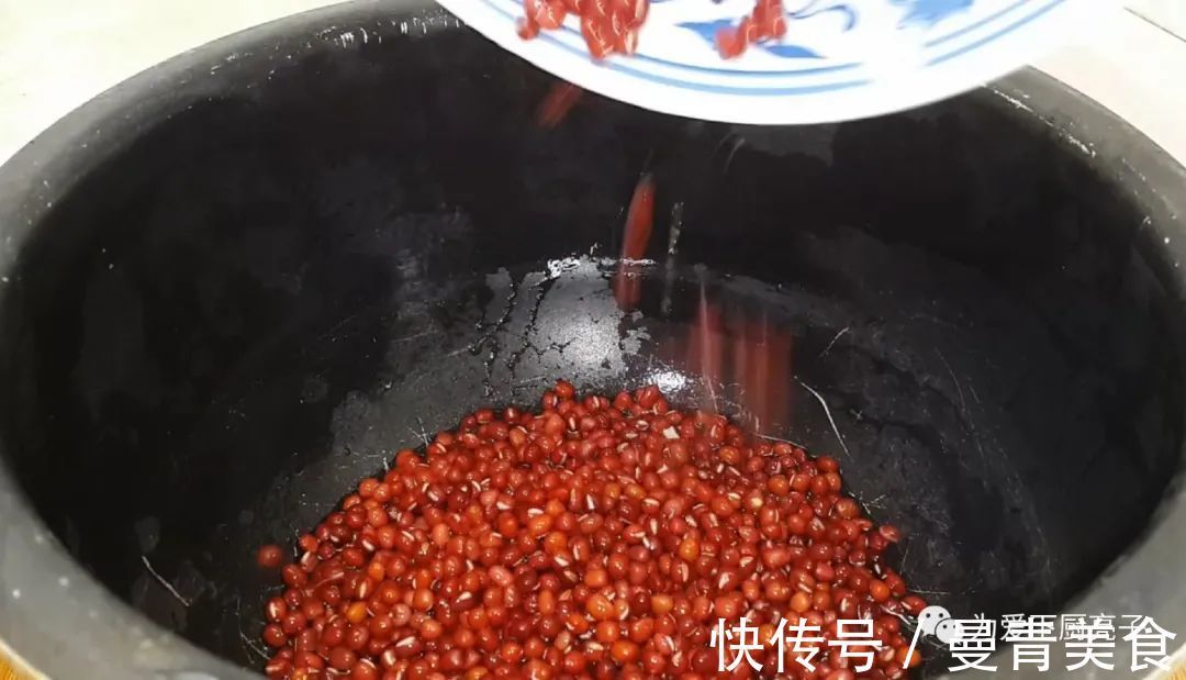红豆面包|家常红豆面包做法，两勺卷一卷，松软香甜又解馋，学会都能开店了