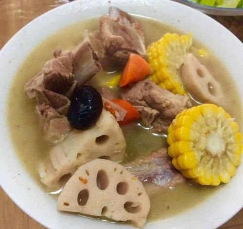 用什么肉和其他的食材炖出来的汤最好喝？