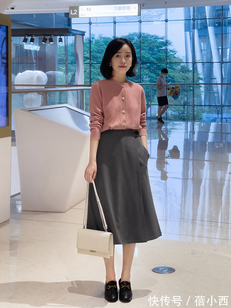 优雅|40岁的女人秋天穿什么衣服更优雅?用“针织衫”打造气质,真高级