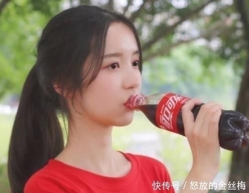 接吻|让嘴巴“越来越臭”的4种零食,学生党却爱不释手,难怪接吻被拒