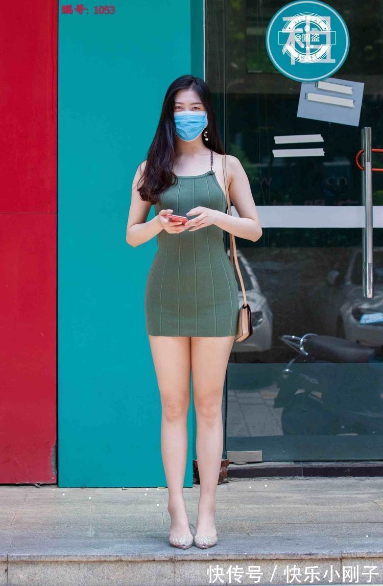 装扮 美妙精致的连衣裙装扮彰显女性柔美气质,展现英姿飒爽,还能显瘦