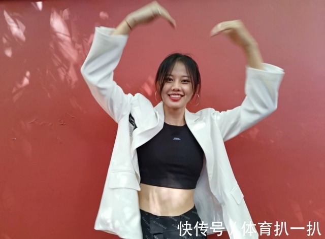 马甲线|女排奥运冠军旅游大秀腹肌,马甲线抢镜,龚翔宇变化大,又美又飒