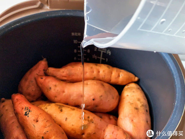 电饭锅烤红薯，懒人做法，简单一做就吃到，香甜流油的烤红薯