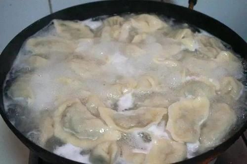  拌饺子馅最不能放这调料，难怪饺子不鲜没香味，年夜饭用的上！