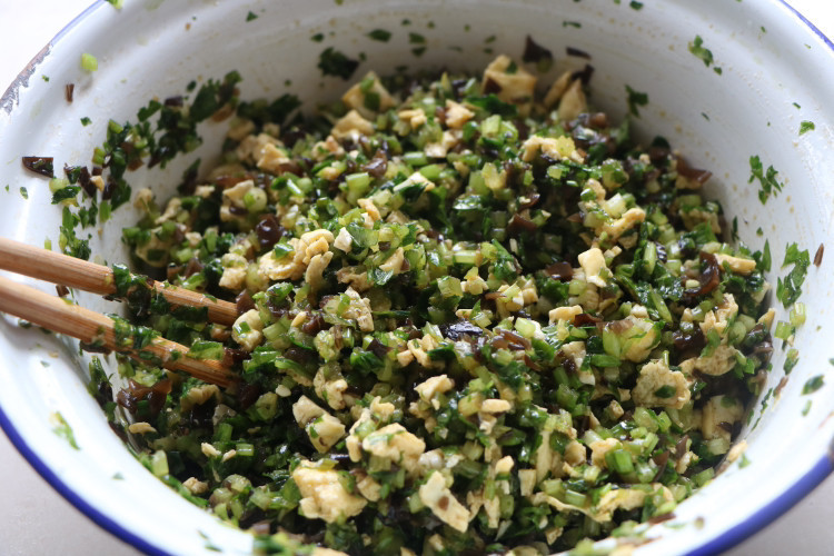 我家最爱的素馅饺子,每次都要吃撑,比肉馅好吃,要多吃