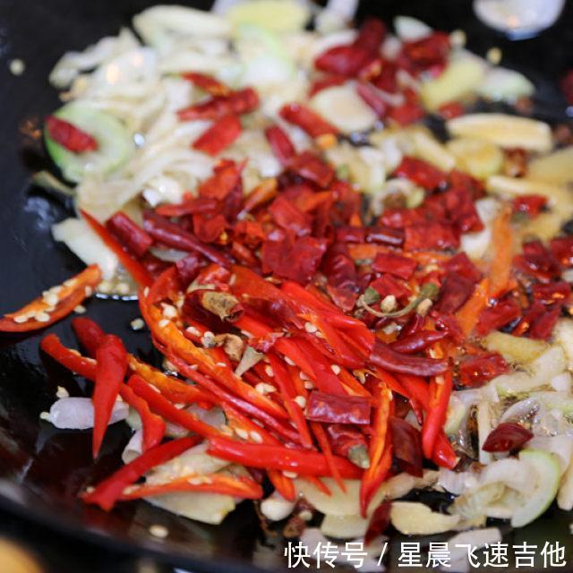 毛豆|香辣毛豆米炒小鱼干,看起来好开胃的样子