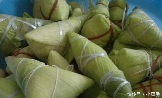  婆婆舍不得买粽叶，用“它”包粽子，我十分嫌弃，煮熟后尴尬了