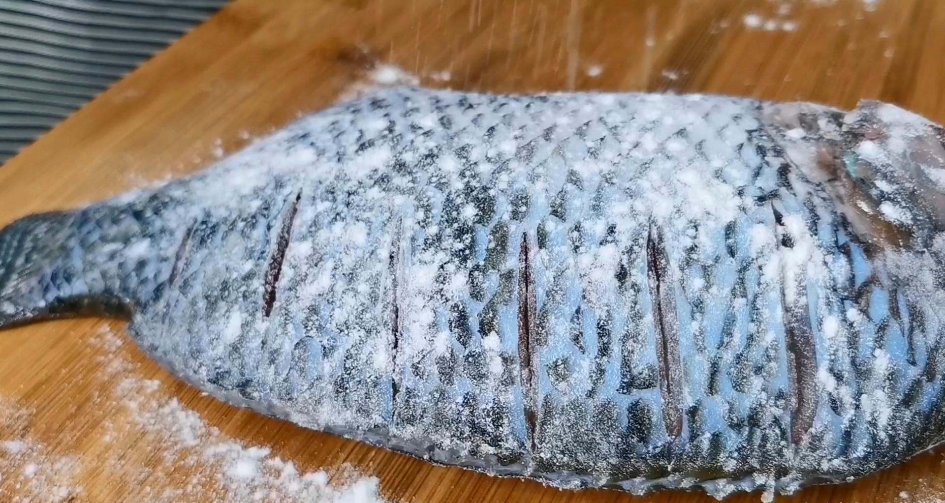 腥味|不管煎什么鱼,只要牢记4点!鱼皮不破不粘锅,还没一点腥味