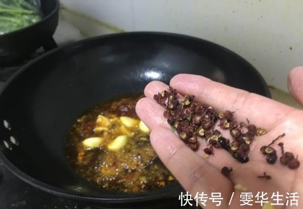 鲈鱼|鱼腥最怕这个, 倒一杯鱼马上没了鱼腥味, 且鱼肉更鲜更嫩!