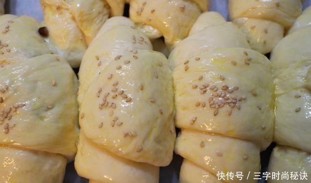做面包,我喜欢这个方子,又香又软,放3天不硬,大人小孩都喜欢