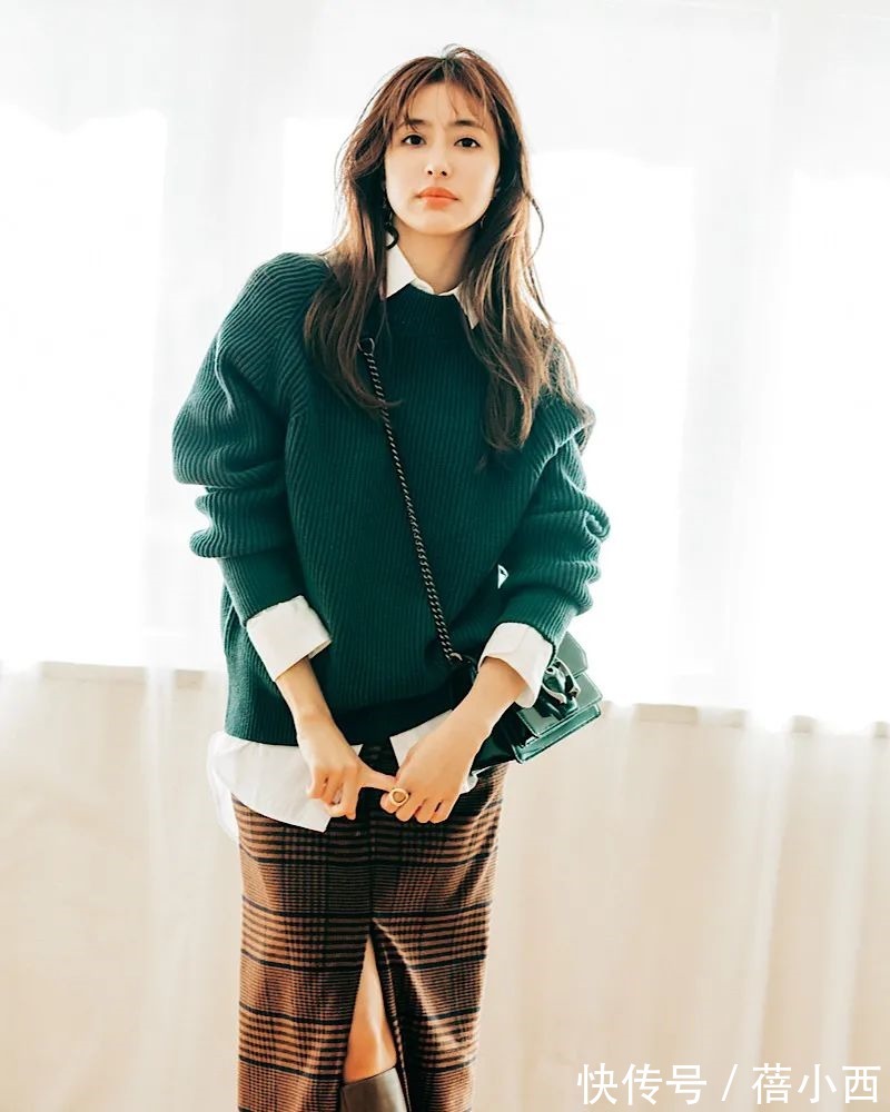 穿搭|早春建议30+女性多穿“毛衣”,搭配裤子、半身裙,高级又显气质