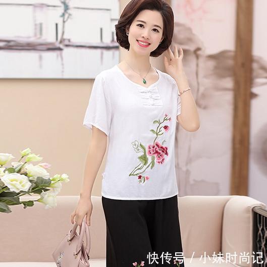 女装|一款优雅时尚的套装,清新减龄,最适合45-65岁的妈妈
