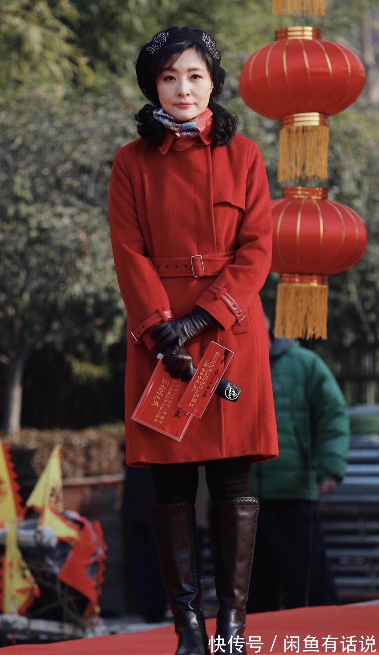 穿搭|周涛穿上了“秋天的第一件大衣”,配同色马丁靴好显贵,太值得学