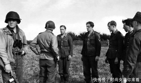 下令|德军军官下令杀掉平民，这个士兵扔下枪，站到了平民中间