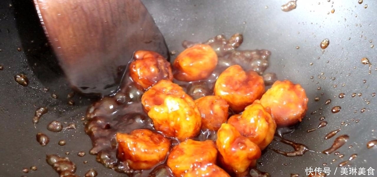 教你做抓炒大虾,虾肉一点也不老,外酥里嫩,包裹着酸甜咸的酱汁