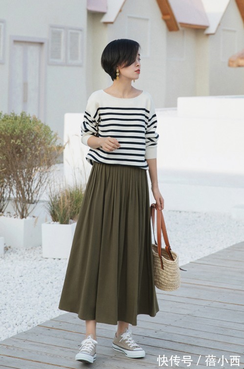 针织衫 中年女性多备这3条半身裙,搭配衬衫、针织衫、西装,都显高显瘦