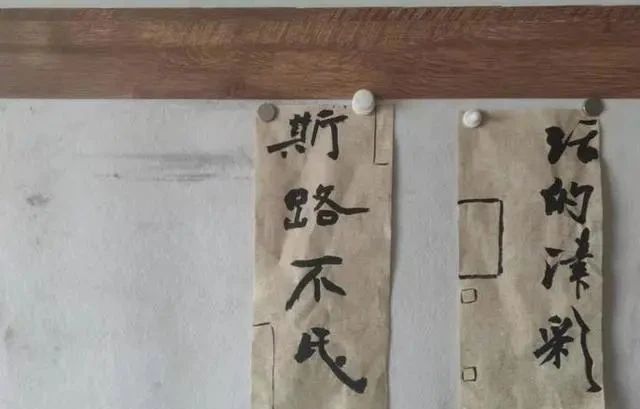 大爷@高手在民间!21岁小伙的书法失物告示“火”了,笔法精湛有宋意