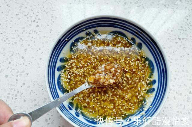 主食|夏天必备清爽主食鸡丝凉面，拌一拌10分钟上桌，酸辣又开胃