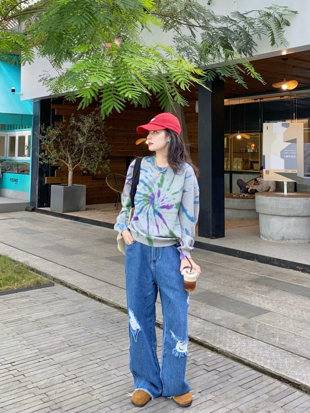 碎花裙 不费力穿搭指南,卫衣搭配牛仔阔腿裤简约洋气,少女感扑面而来